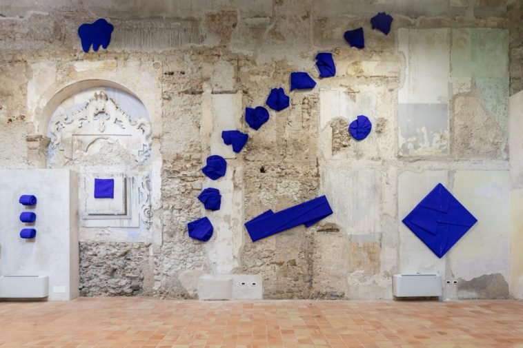 Cesare Berlingeri - Inaugurata a Tropea la nuova mostra “Verso il Blu”